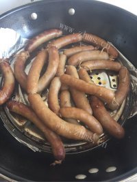 可口的熏肠做法图解4)