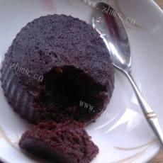 美味营养的熔岩蛋糕
