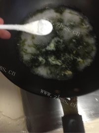 爽口的紫菜蛋花汤做法图解6)