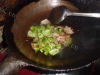 家常菜肉炒土豆片做法图解6)