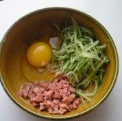 黄瓜煎饼做法图解3)