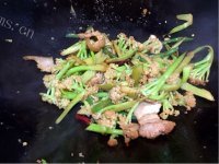 自制花菜炒肉做法图解5)