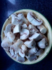 美味的白菜蘑菇豆腐丸子汤做法图解3)