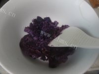美味的紫薯寿司做法图解4)