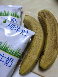 自制香蕉奶昔做法图解1)