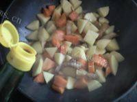 五花肉炖土豆做法图解9)
