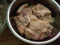 家常菜土豆粉蒸肉做法图解8)