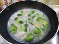 家常西兰花蘑菇奶汤做法图解16)