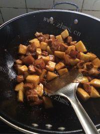 家常菜土豆烧肉做法图解4)
