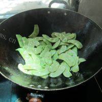 简单的清炒扁豆做法图解4)