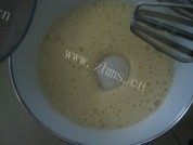 自制电饭煲香蕉蛋糕做法图解4)