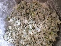 回味无穷的蒸槐花做法图解2)