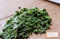 美味的香椿拌豆腐做法图解2)