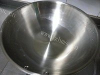 家常菜蒜薹炒肉做法图解2)