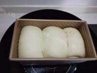 鲜美可口的牛奶土司做法图解7)