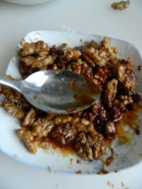 美味微波版琥珀核桃仁做法图解5)