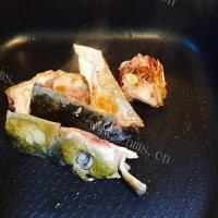 美味的番茄鱼头汤做法图解8)