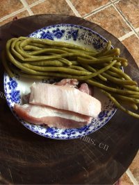 美味的酸豆角炒肉末做法图解1)
