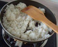可口的火腿蛋炒饭做法图解2)