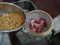 诱人的黄豆排骨汤做法图解4)