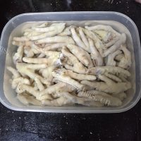 爽心爽肺的蒜香陈醋酸辣鸡脚做法图解2)