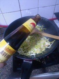 饱满的蒜黄炒鸡蛋