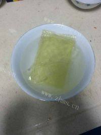 自制草莓慕斯做法图解3)