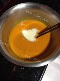 美味的红枣葡萄干南瓜发糕做法图解5)