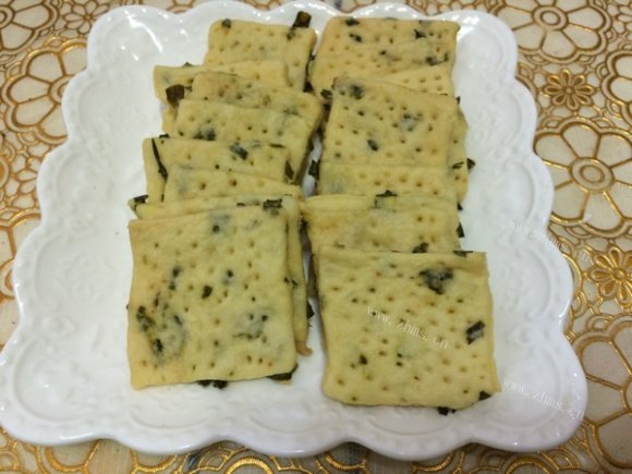 芳香四溢的香葱苏打饼干