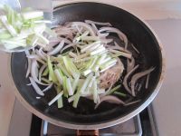 诱人的干炒牛河做法图解6)