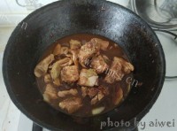 土豆炖排骨做法图解7)