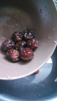 超级好吃的养颜双枣烩饭做法图解2)