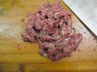 泡椒牛肉做法图解3)