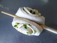 自制葱油花卷做法图解10)