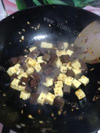 美味的双色豆腐做法图解8)