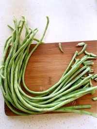 鲜美可口的凉拌豇豆做法图解1)