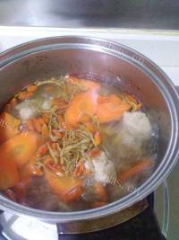 自制金银花杞子瘦肉猪腰汤做法图解6)