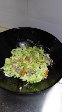 家常菜包菜炒粉丝做法图解2)