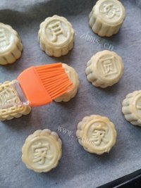 可口的豆沙馅月饼做法图解10)