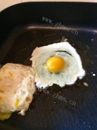 美味的鸡蛋番茄汤做法图解4)