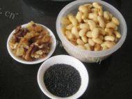 黑芝麻核桃豆浆做法图解1)