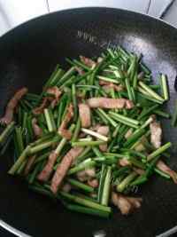 DIY肉炒蒜苔做法图解3)