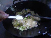 在家做肉炒土豆片做法图解9)