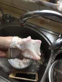 唇齿留香的干煸肥肠做法图解5)