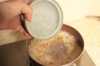 自制雪蛤雪燕百合润肺汤做法图解9)