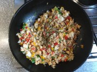 清淡的三色椒鸡丁蛋炒饭做法图解9)