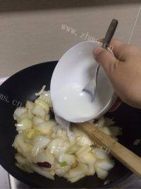 家常菜酸辣白菜做法图解11)