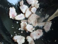 家常菜肉片炒青椒做法图解3)