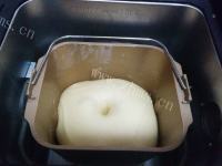 自制豆沙卷面包做法图解5)