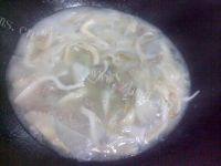 美味的平菇肉片汤做法图解8)